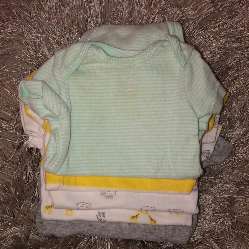 Carter’s 5 pack onesies